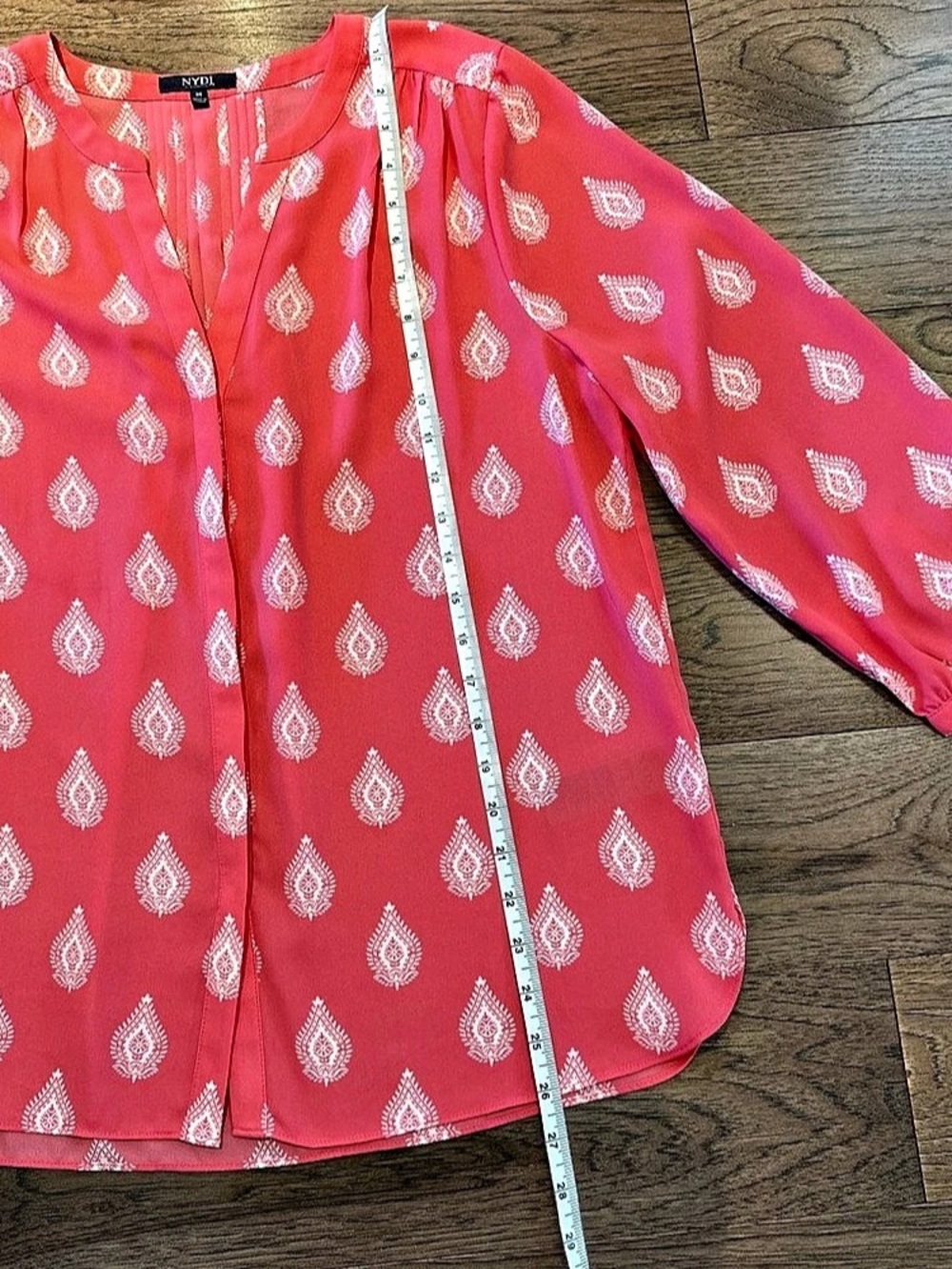 NYDJ Becky Blouse Paisley Coral & White Size Medium - Picture 4 of 4